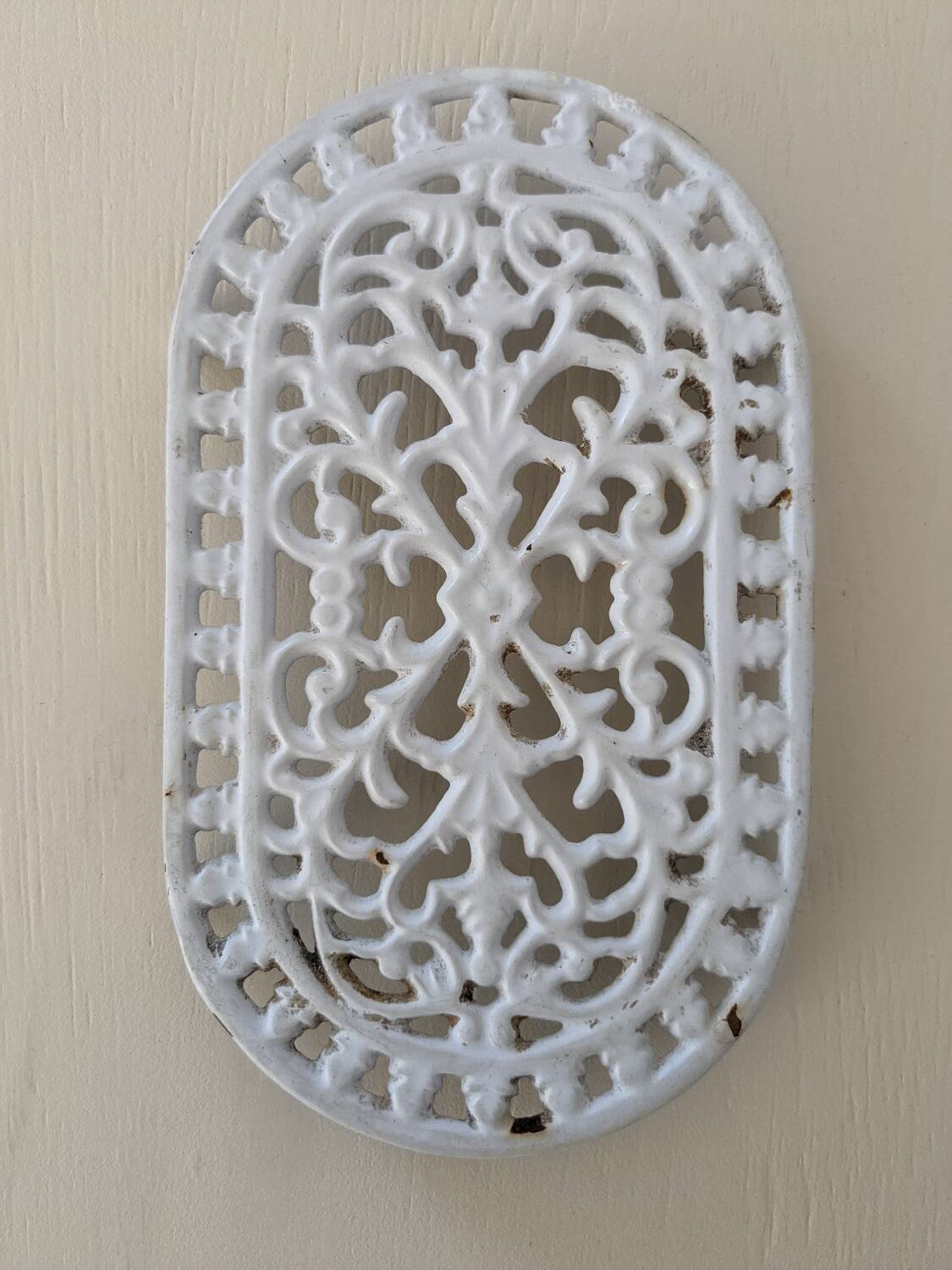 Enamelled cast iron trivet
