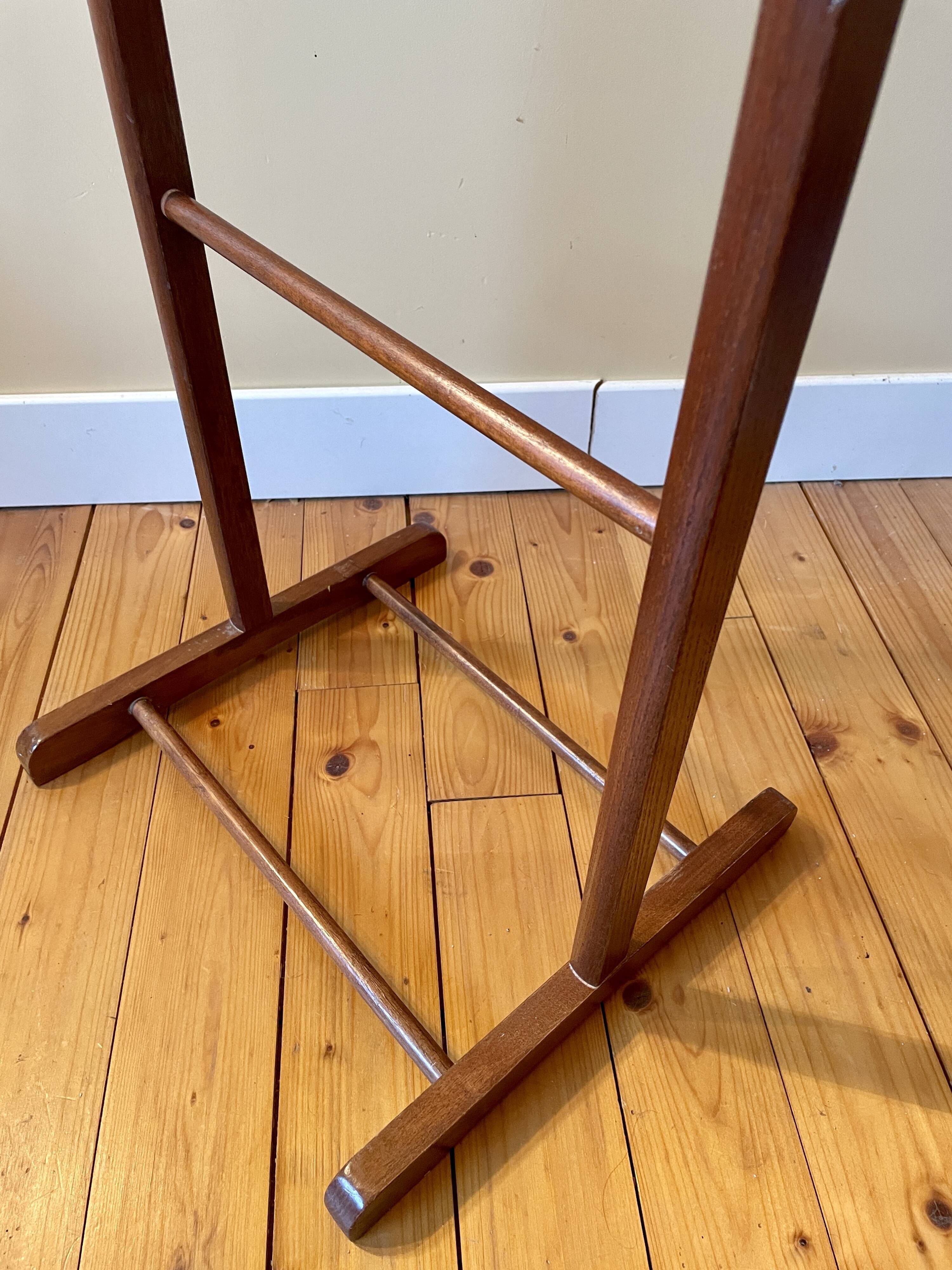 Wooden valet