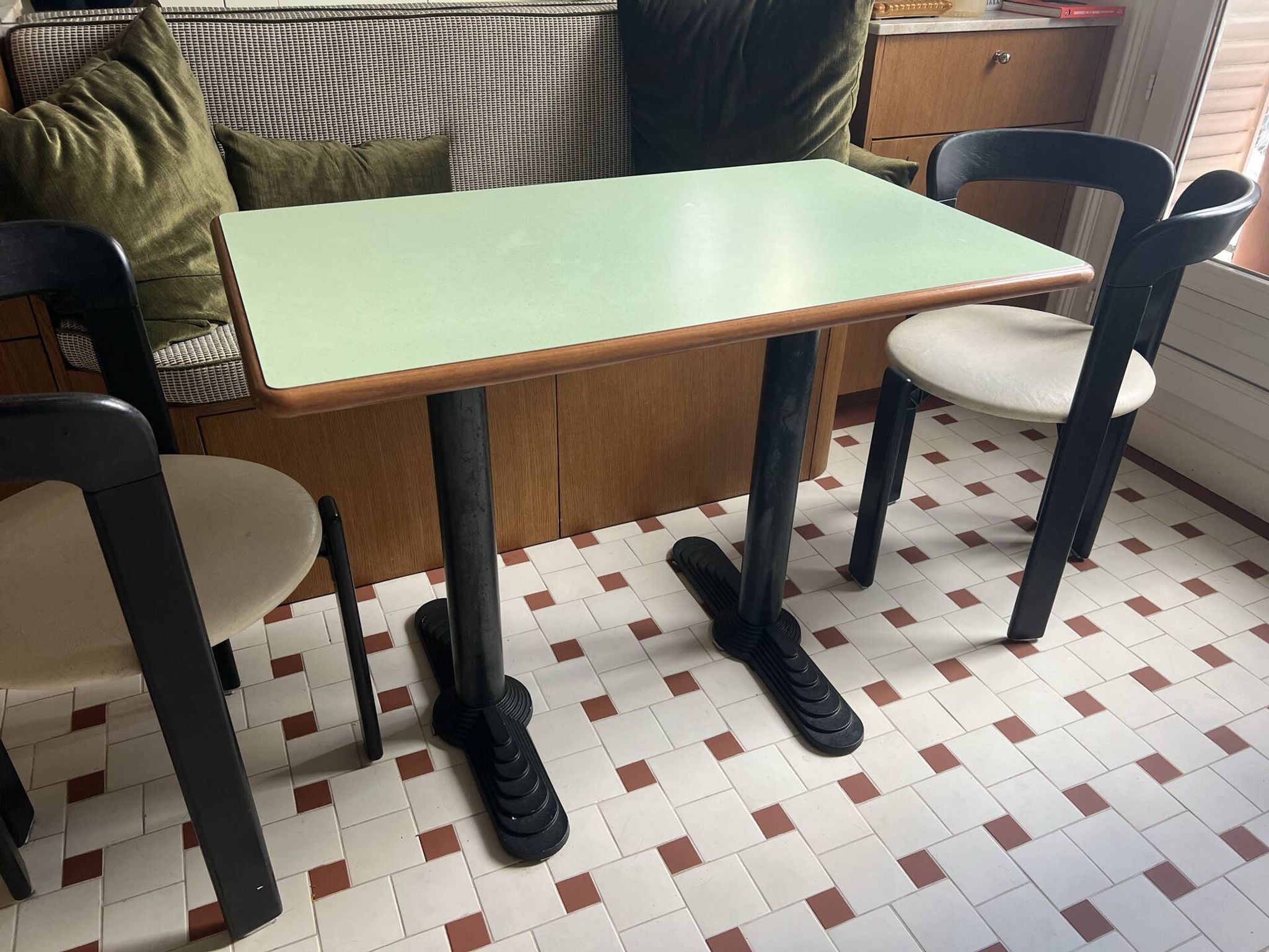 Table de bistrot pieds art deco et Formica