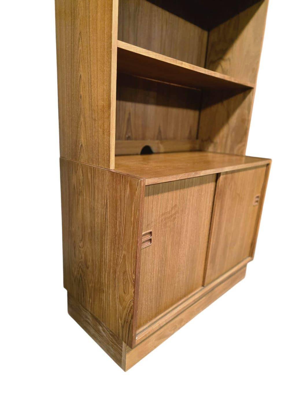 Vintage wooden shelf/bookcase/display cabinet