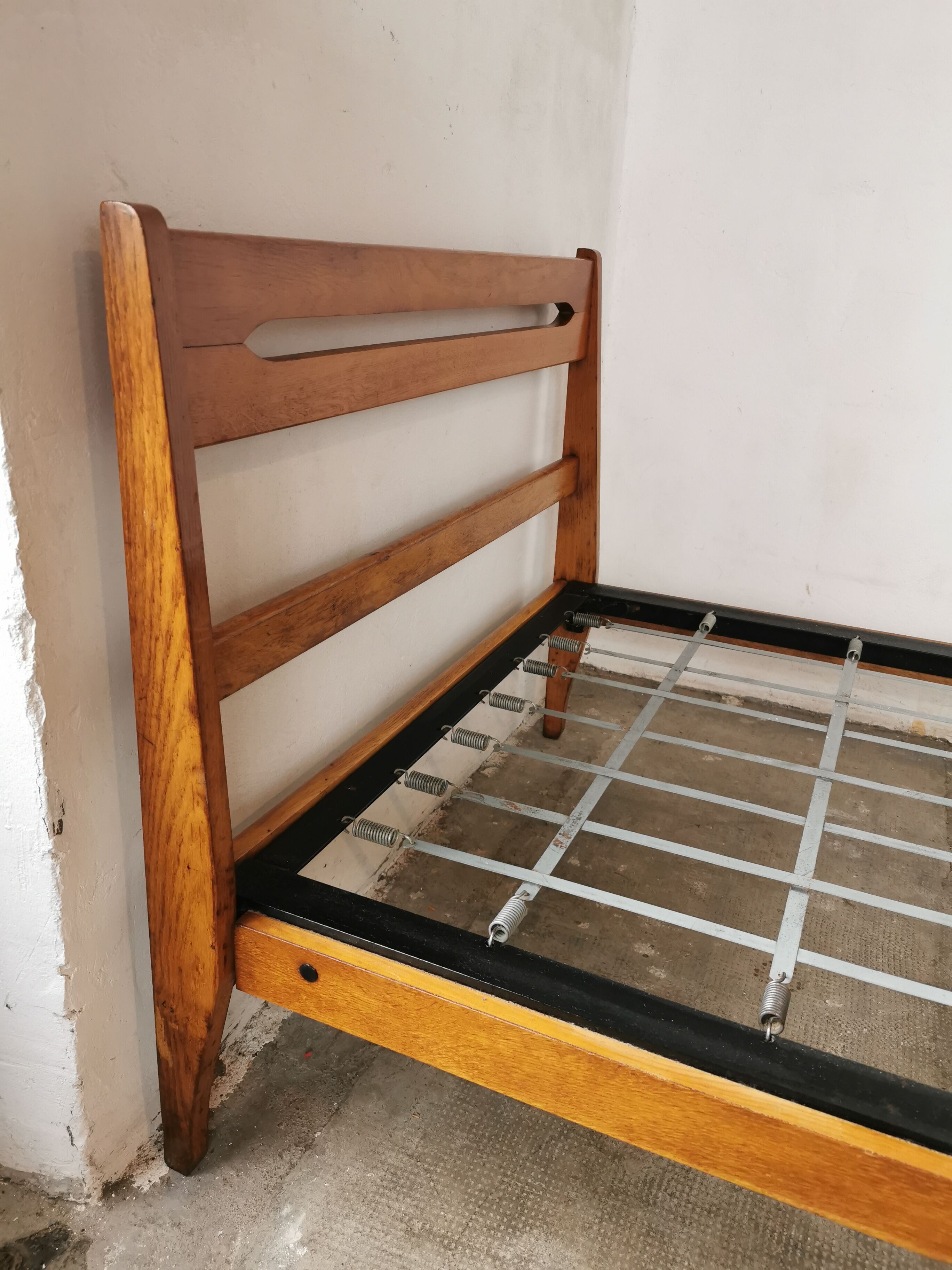 Bed of the 50s reconstruction style in oak