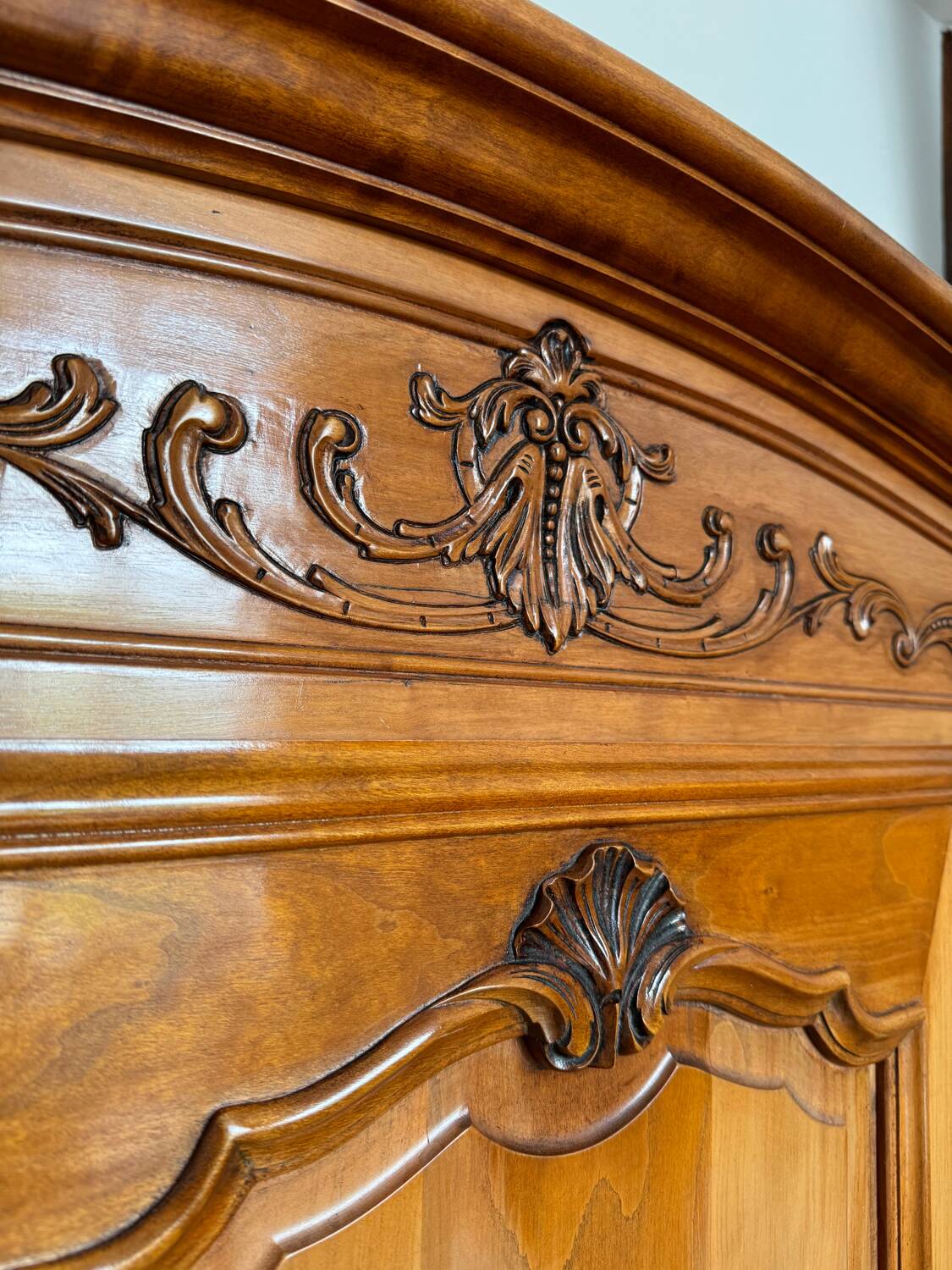 Three-door wardrobe in Regency style