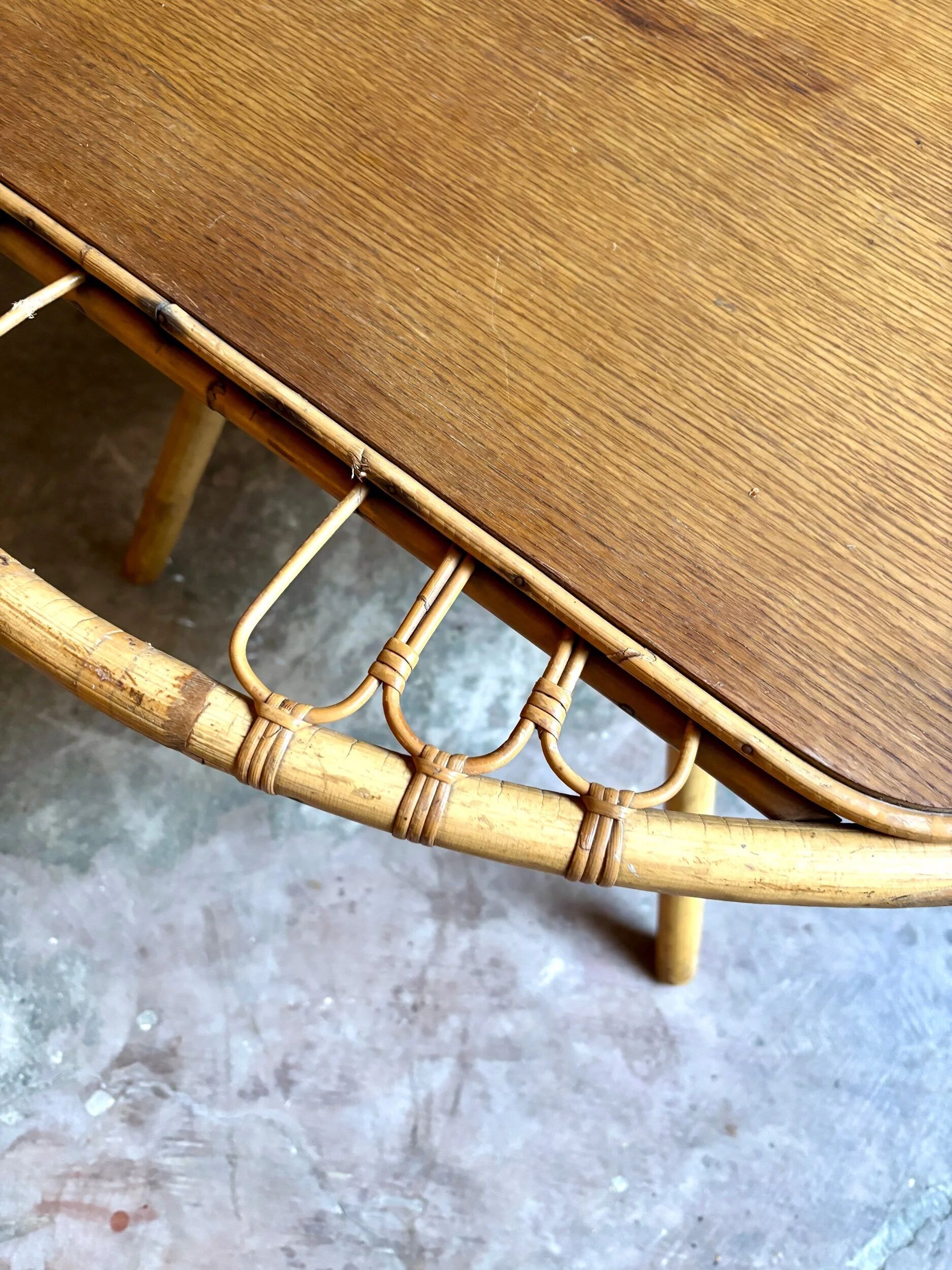 Wood and rattan coffee table, 1960s ⌀ 85 cm