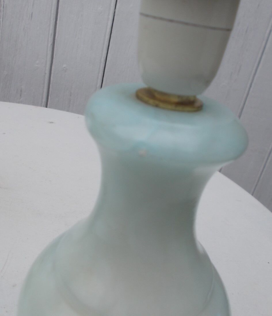 Paire de lampes en albâtre bleu clair