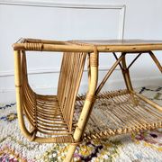 Table basse porte revues en rotin vintage