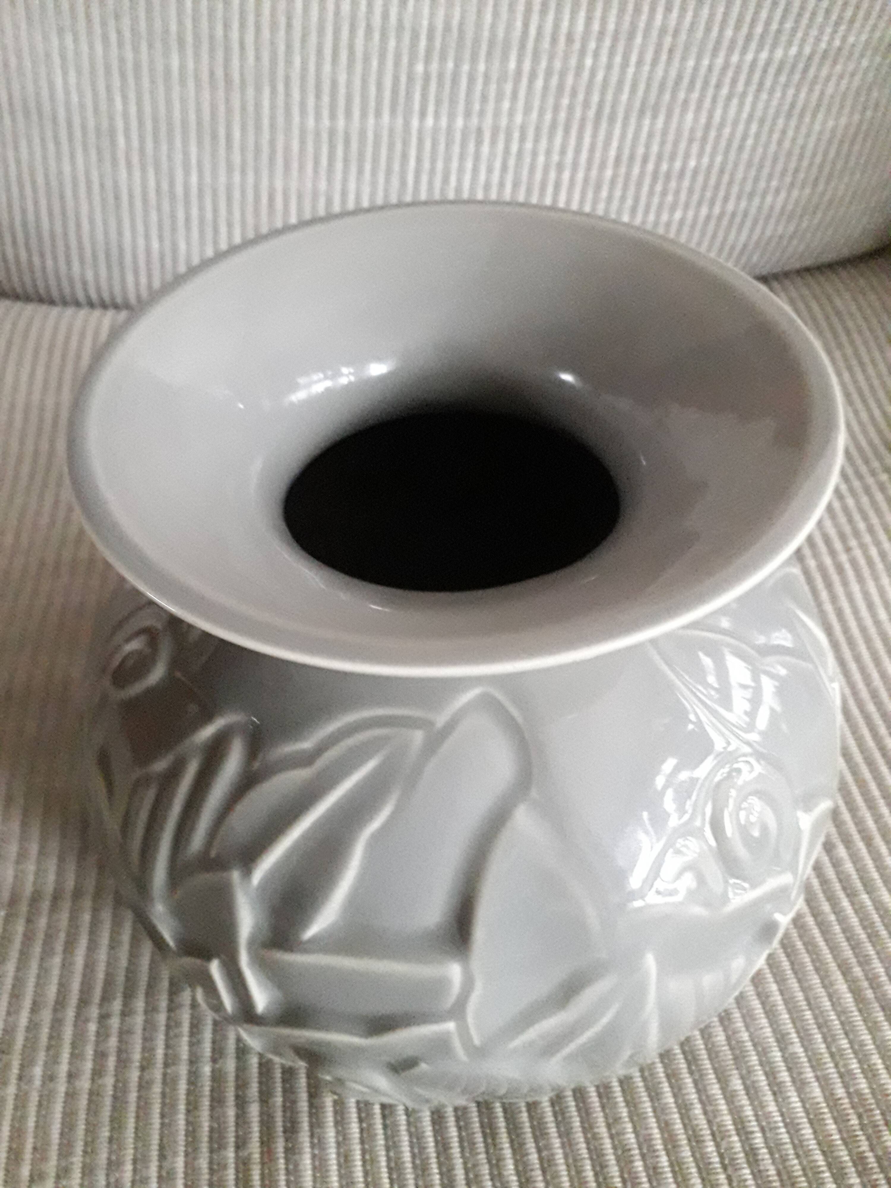 Vase art-déco au motif floral