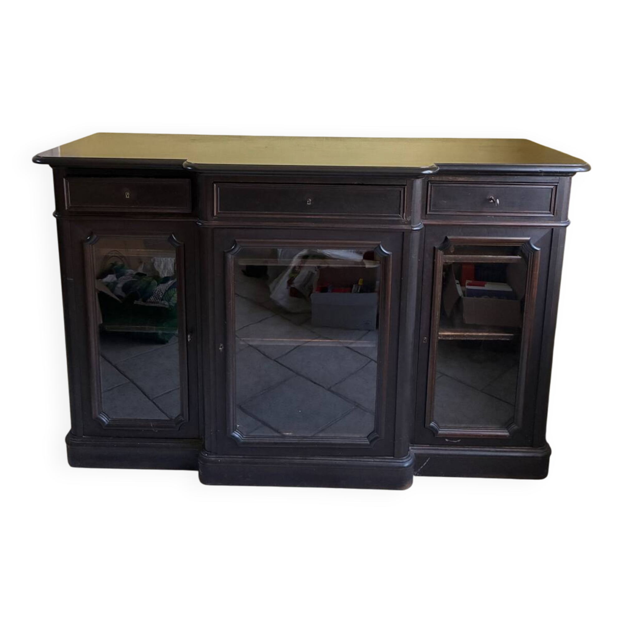 Buffet with display cabinet
