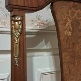 Paire de chaises 1900 en acajou et loupe de noyer marqueté.