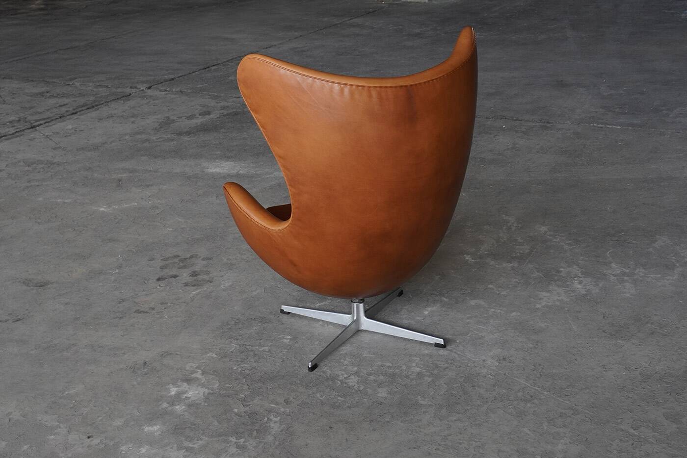 Early Egg chair with footstool by Arne Jacobsen for Fritz Hansen, Denmark 1960s