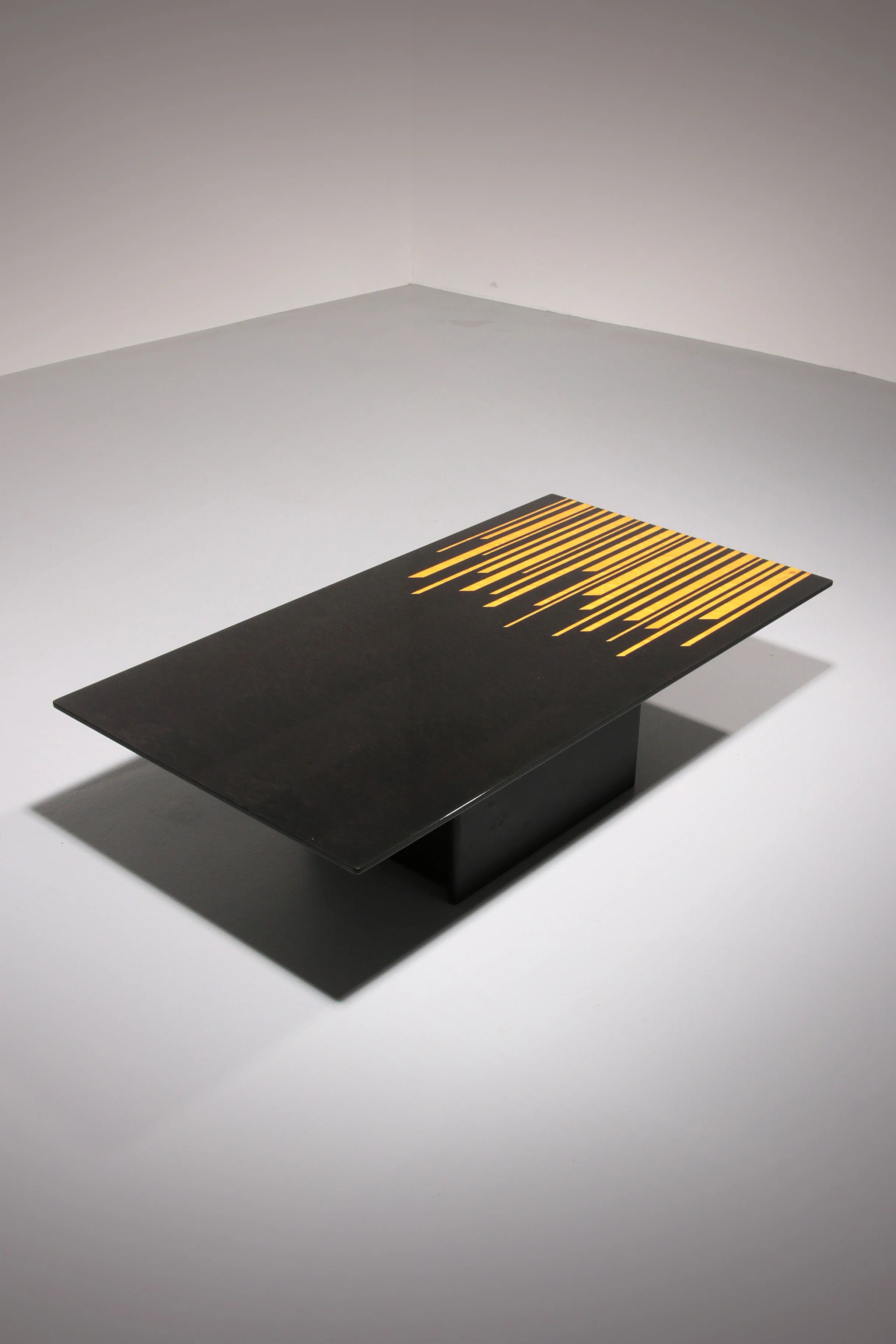 1980s Italian coffee table in black and yellow lacquered wood