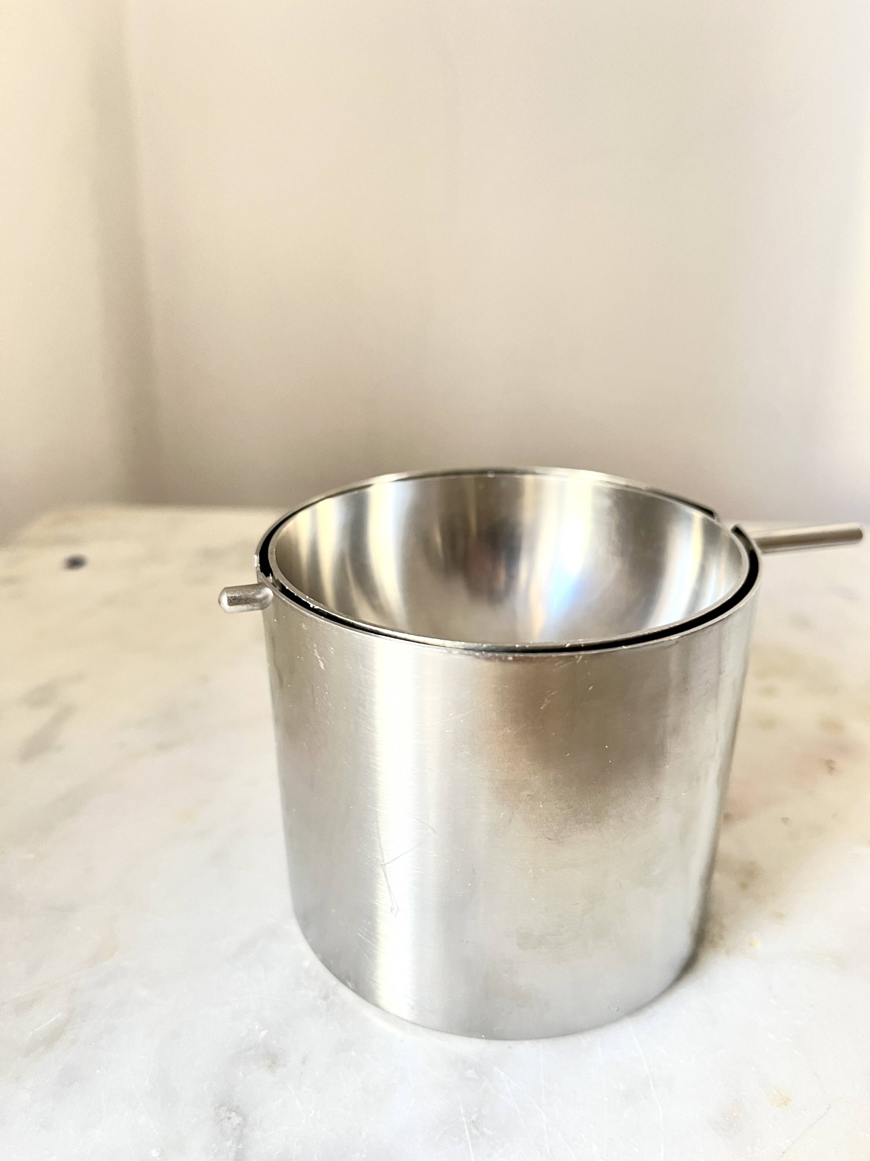 Cendrier inclinable vintage Stelton Cylinda Line par Arne Jacobsen, Danemark