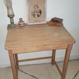 Child desk