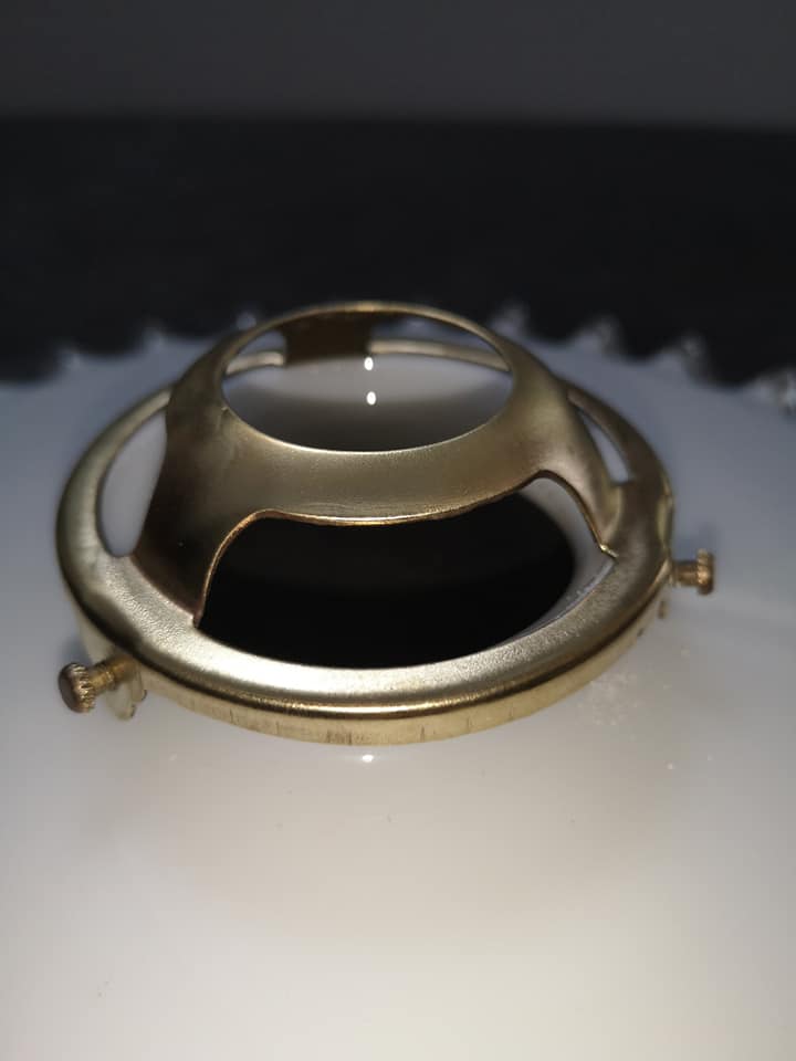 Abat-jour suspension en opaline dentelée blanche années 40 griffe laiton petit modèle