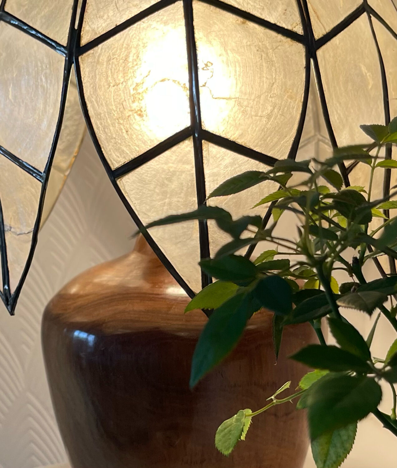 Mother-of-pearl and olive wood lamp