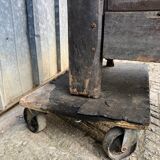 Armoire bretonne ancienne en chêne sculpté