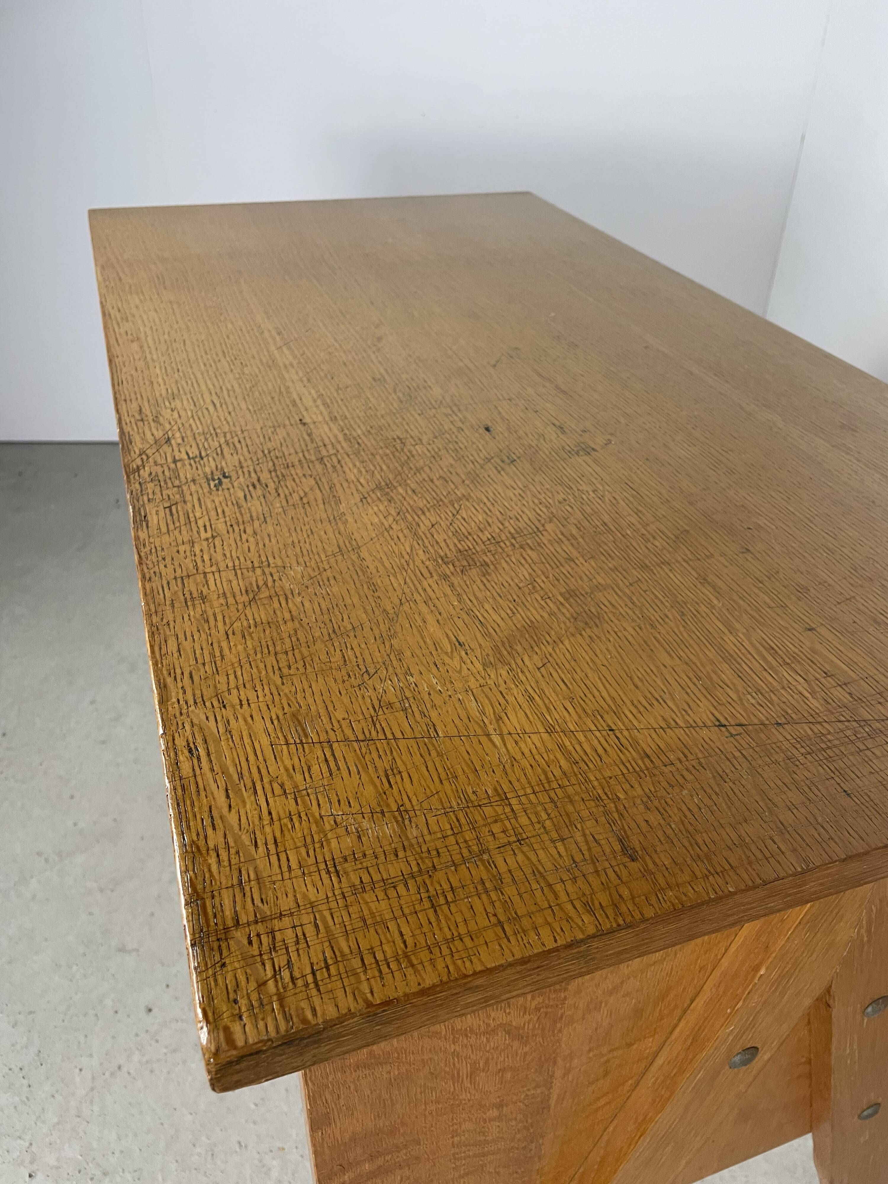 Desk feet compass in oak, 1950
