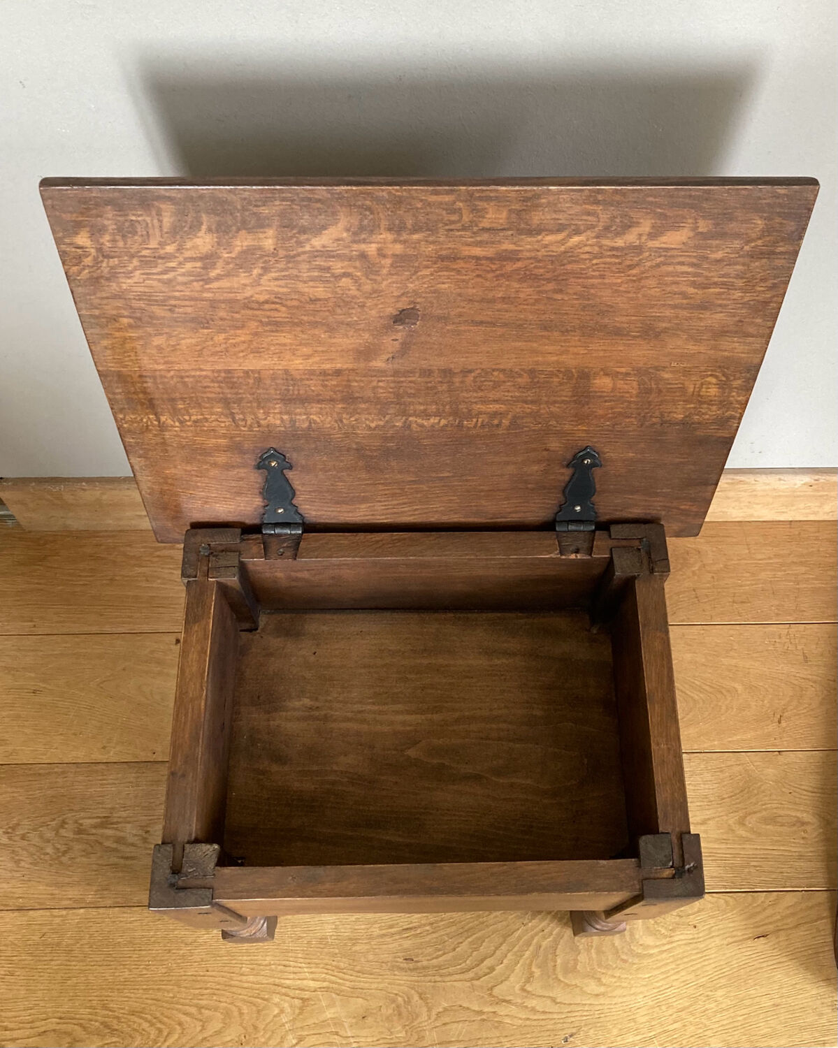 Chest bedside twentieth century solid oak pegged base spacer