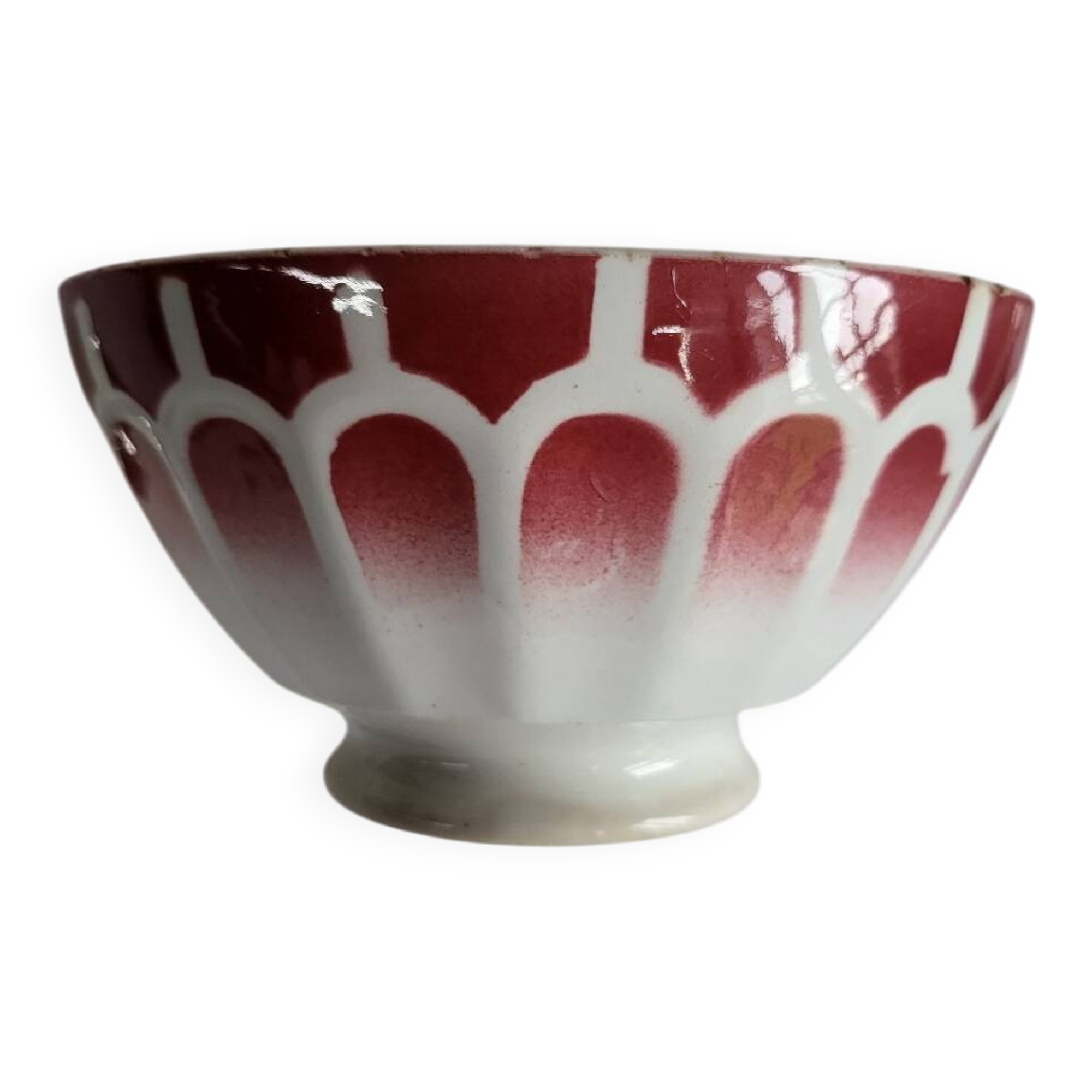 Old bowl in earthenware DIGOIN SARREGUEMINES with faceted burgundy.