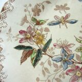 Polychrome dessert plate signed onnaing, birds, butterflies and flowers