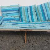 Bed with futon and cushions picot