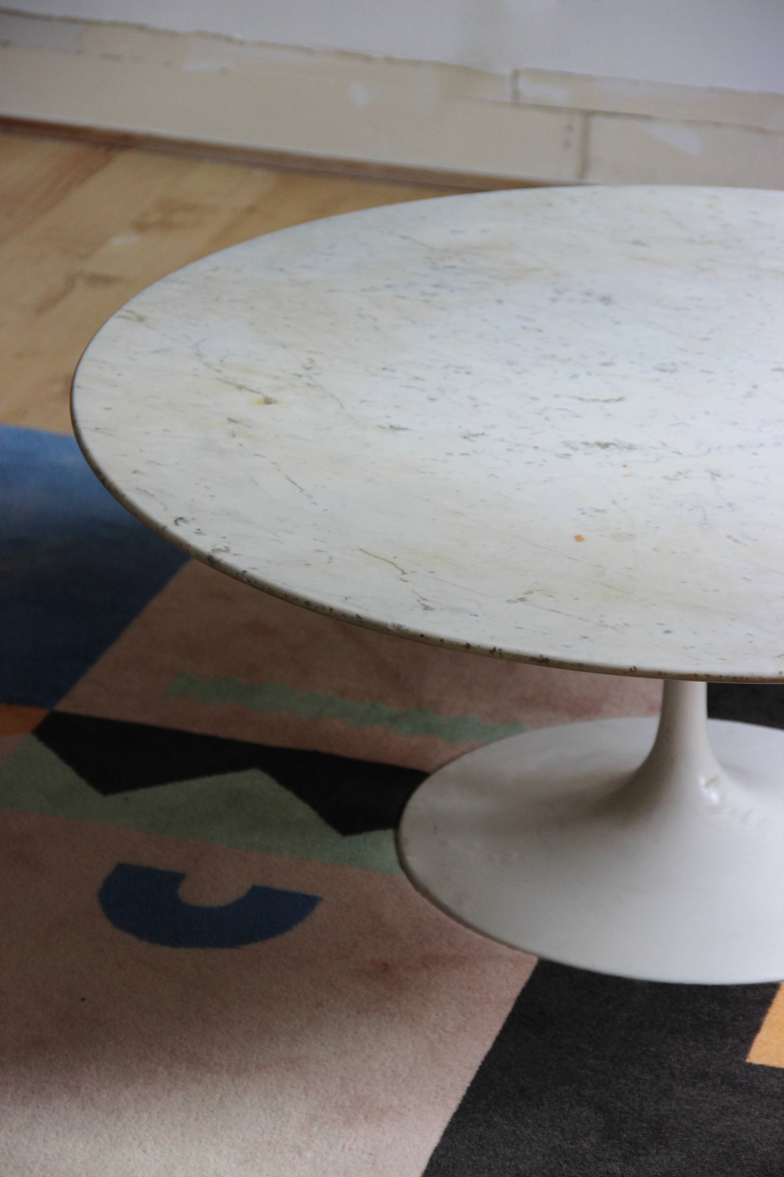Round coffee table by Eero Saarinen for Knoll, Carrara marble