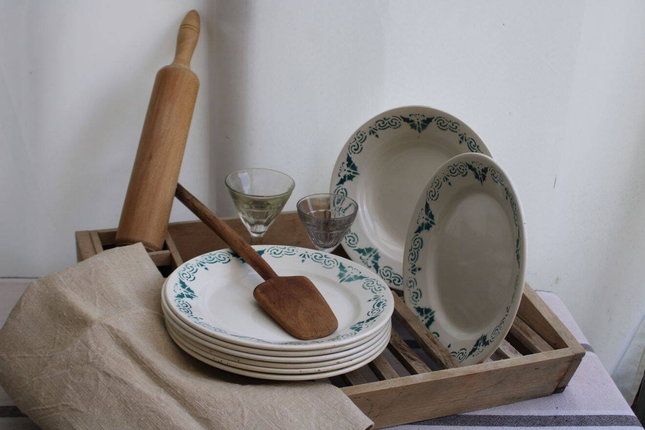 set of 8 ceramic plates "butterflies"