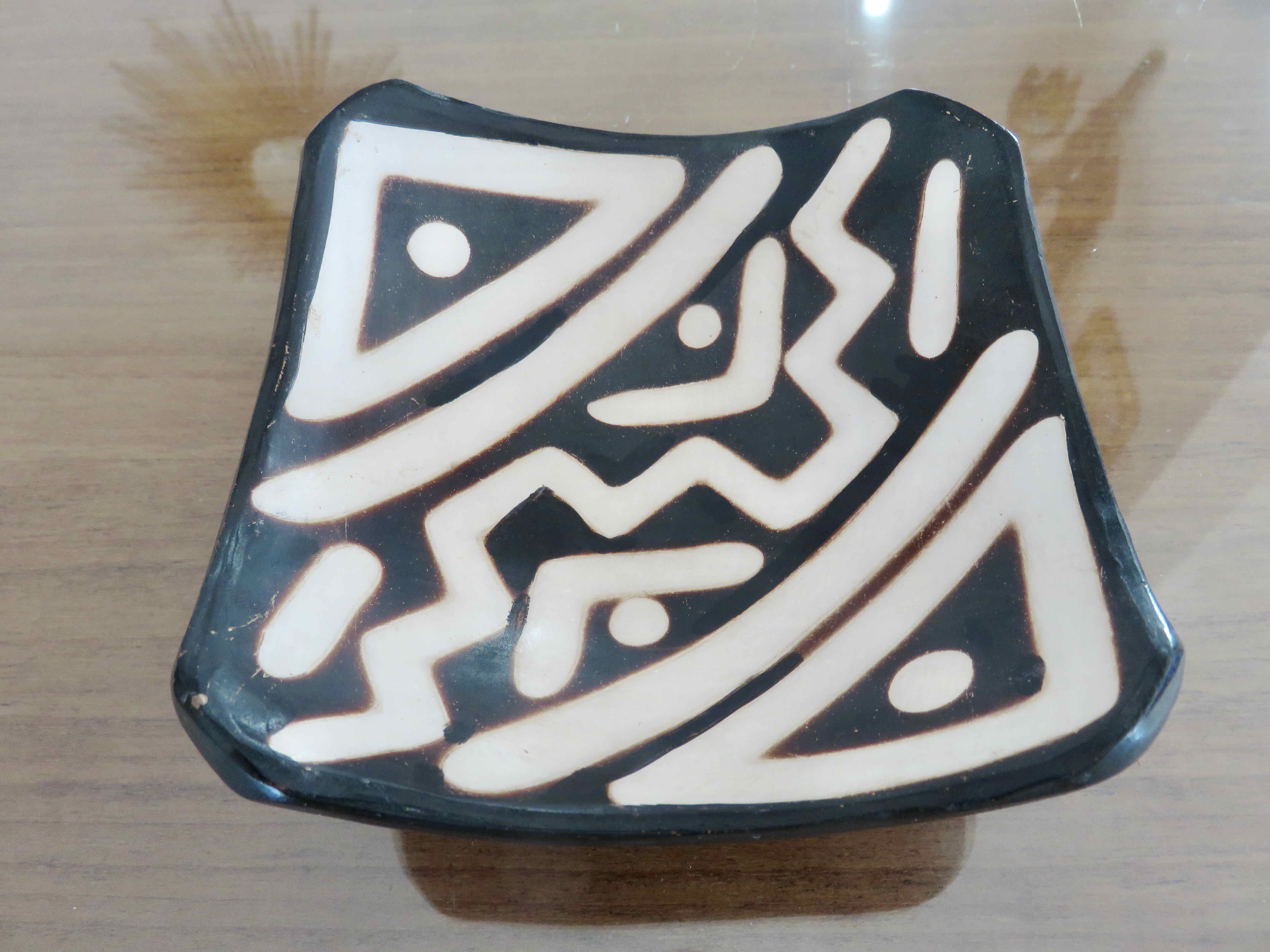 Ethnic tidy, tripod, terracotta 60s