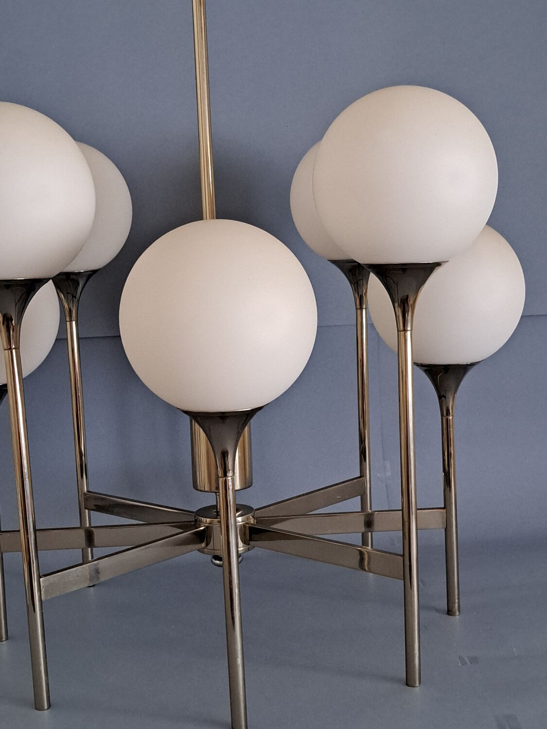 Chandelier Sciolari 8 balls in satin glass.