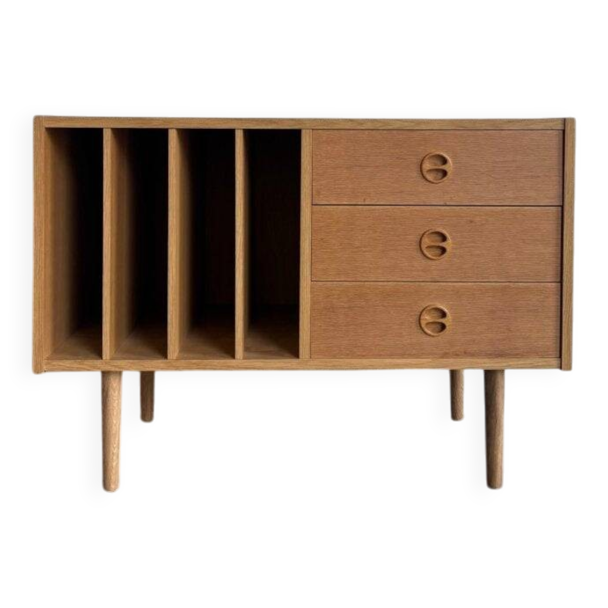 Vintage sideboard vinyl compartment in oak