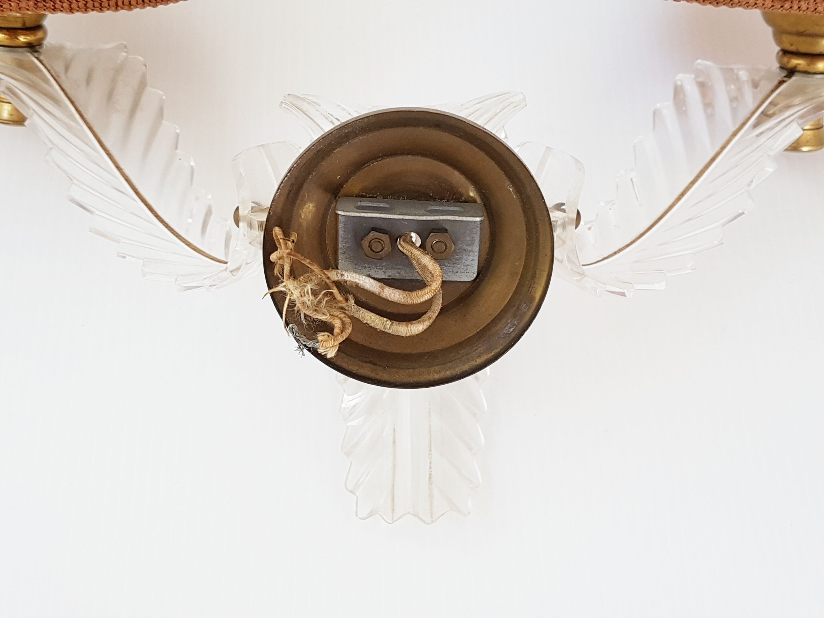 Applique en plexiglas et laiton 1950