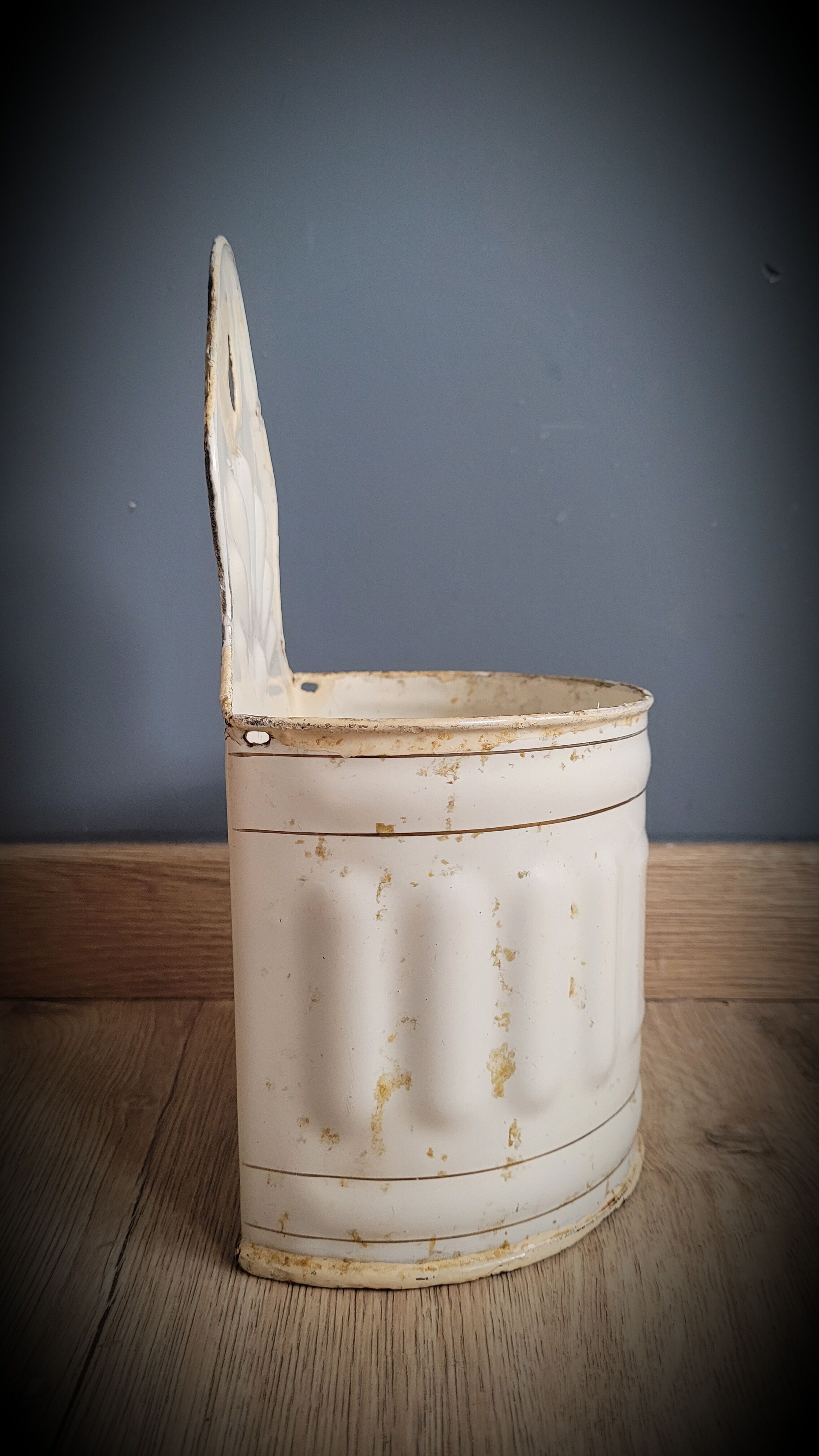 Salt enamelled pot