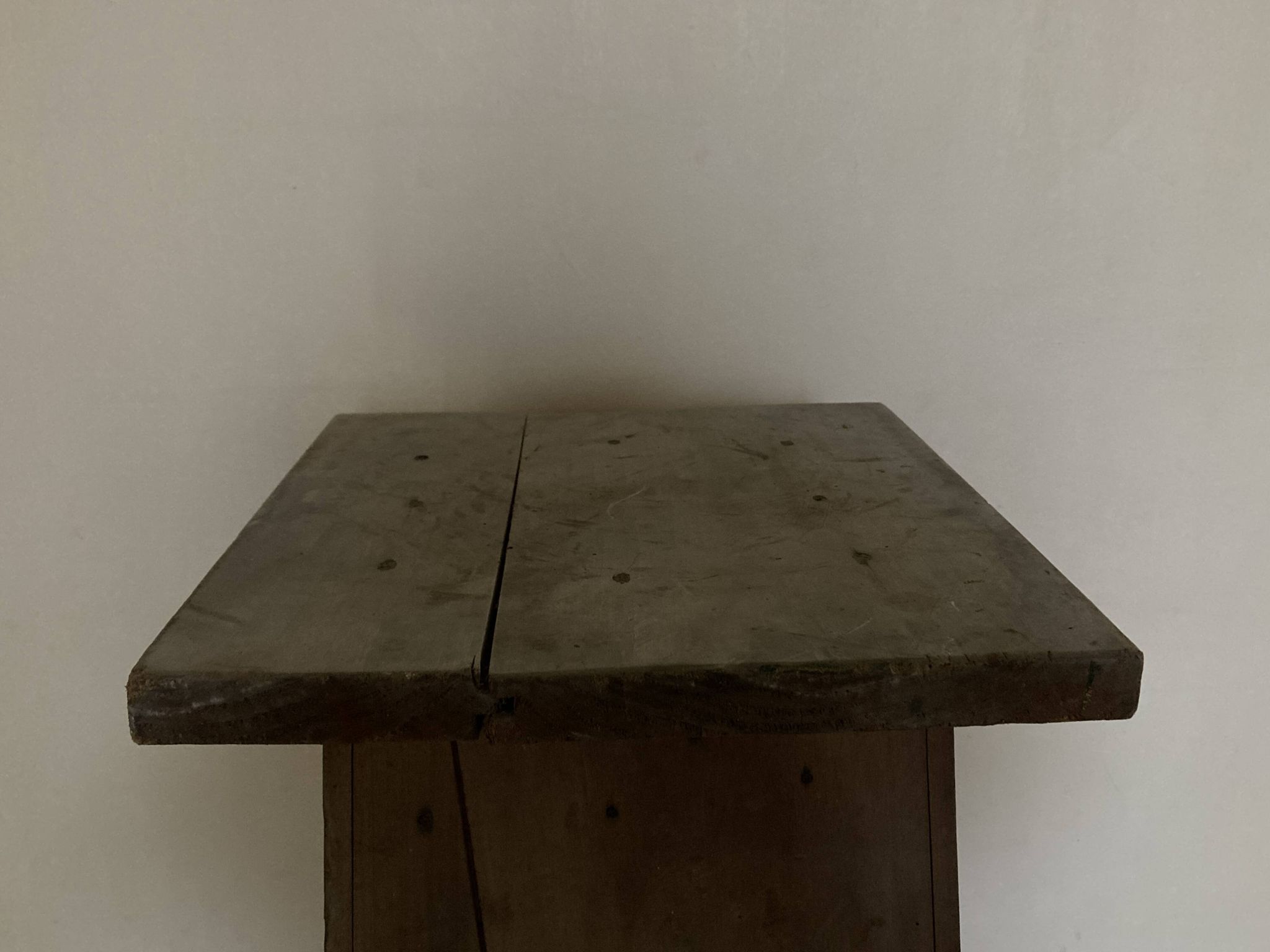 Sellette d'atelier ancienne néo-classique en bois lavé