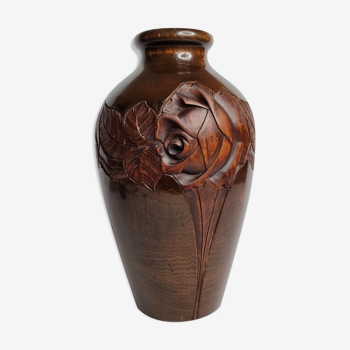 Vase décoratif en bois tourné et sculpté, signé "C. Léal", 30 cm