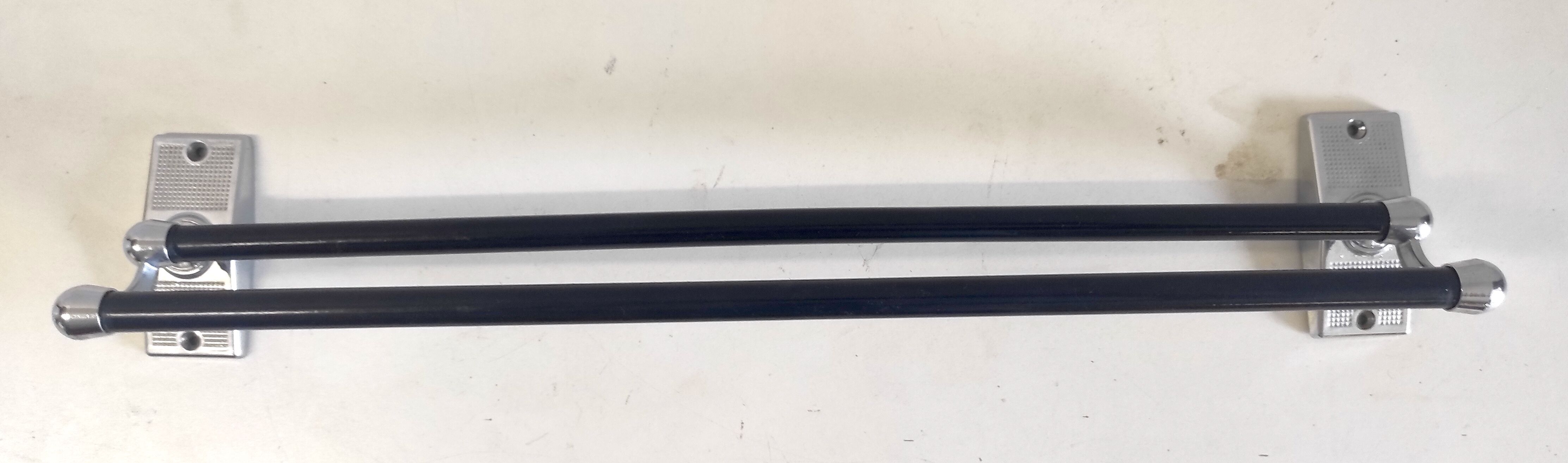 Wall-mounted chrome metal towel rack – 60s/70s