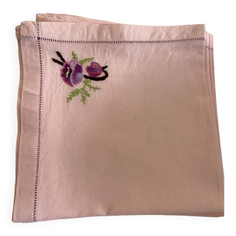 EMBROIDERED TABLE NAPKINS