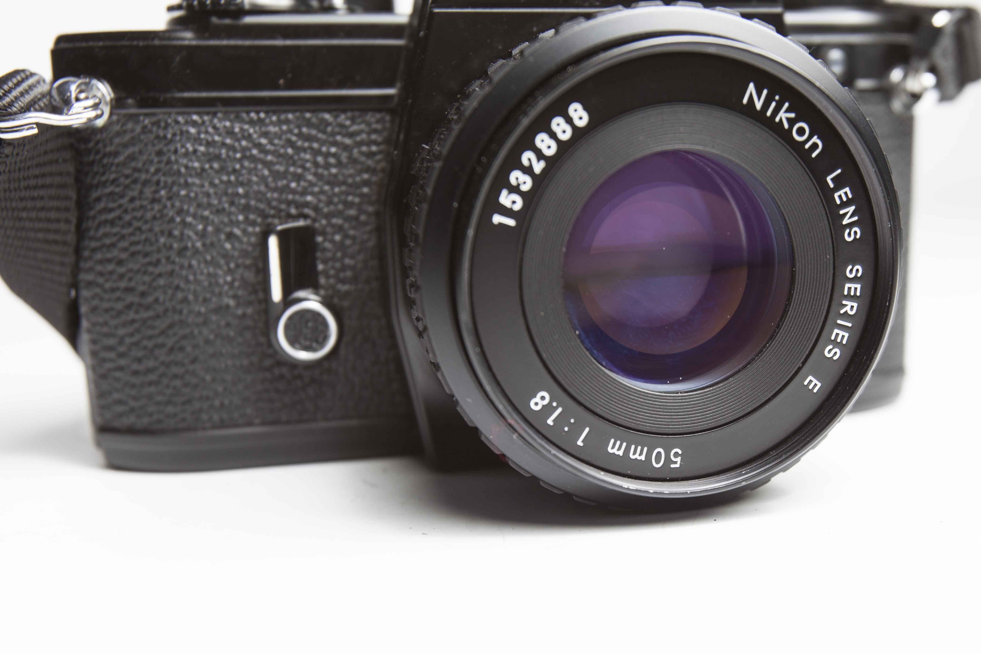 Appareil photo Nikon EM