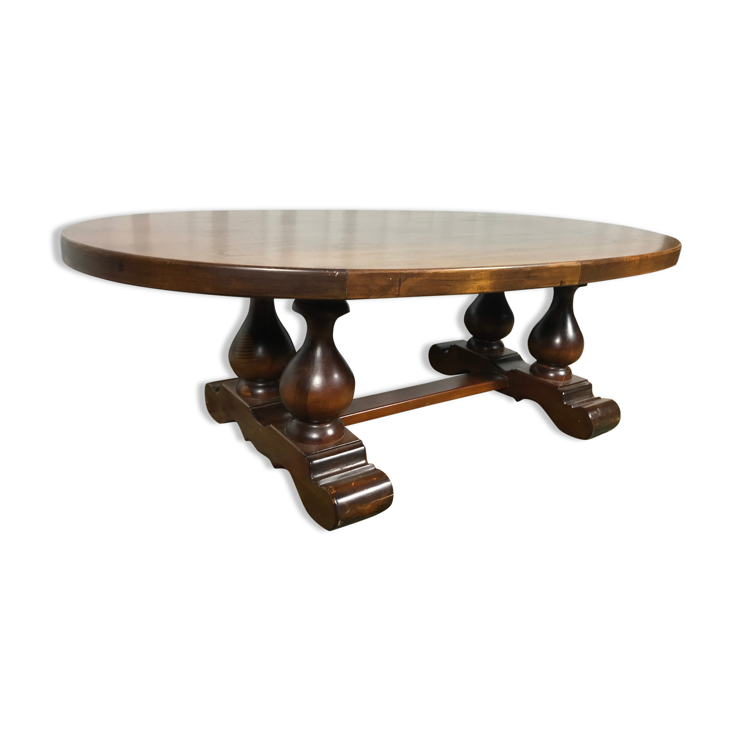 Rustic oval table in walnut crisscross