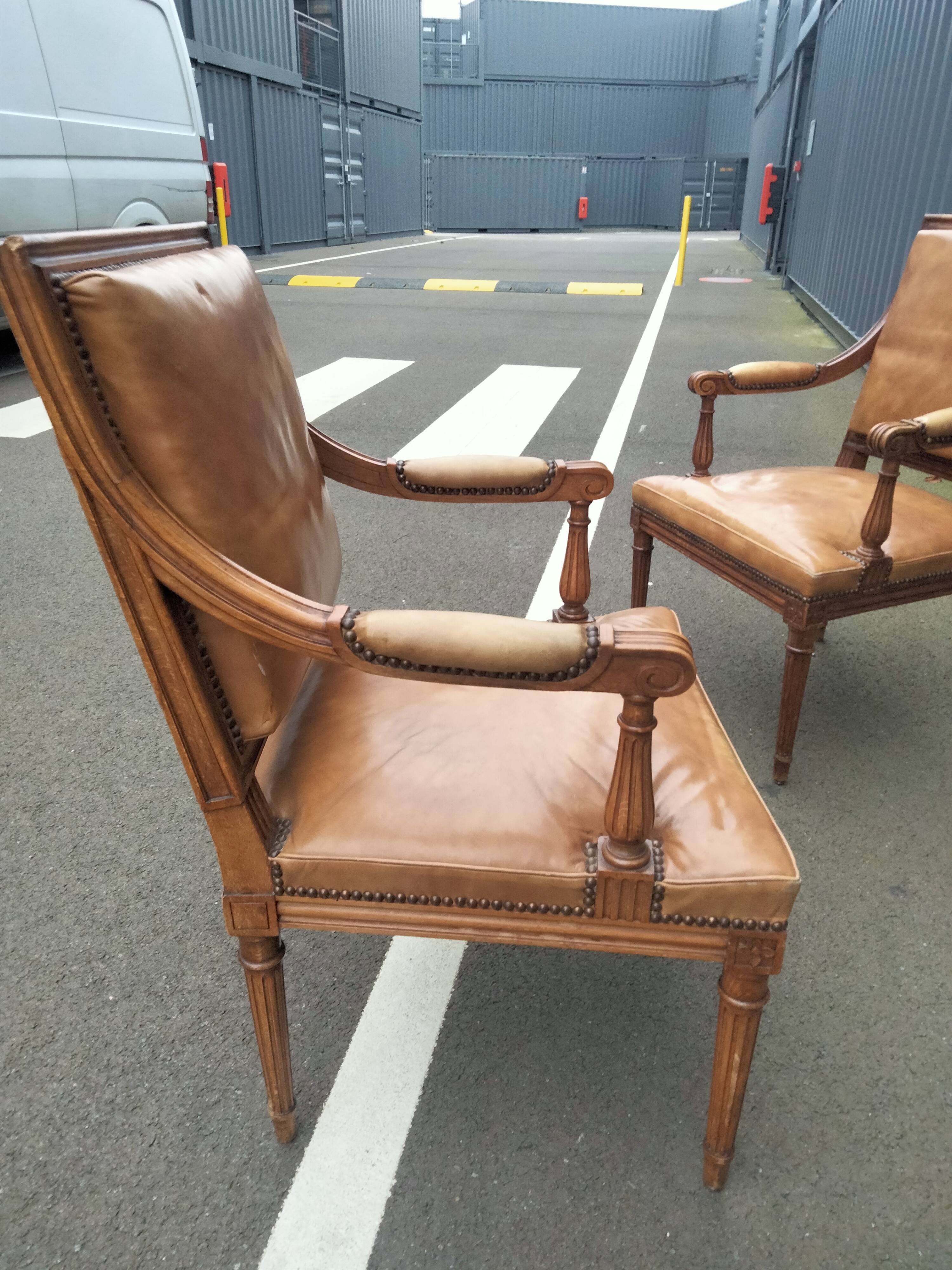Paire de fauteuils anciens style Louis XVl