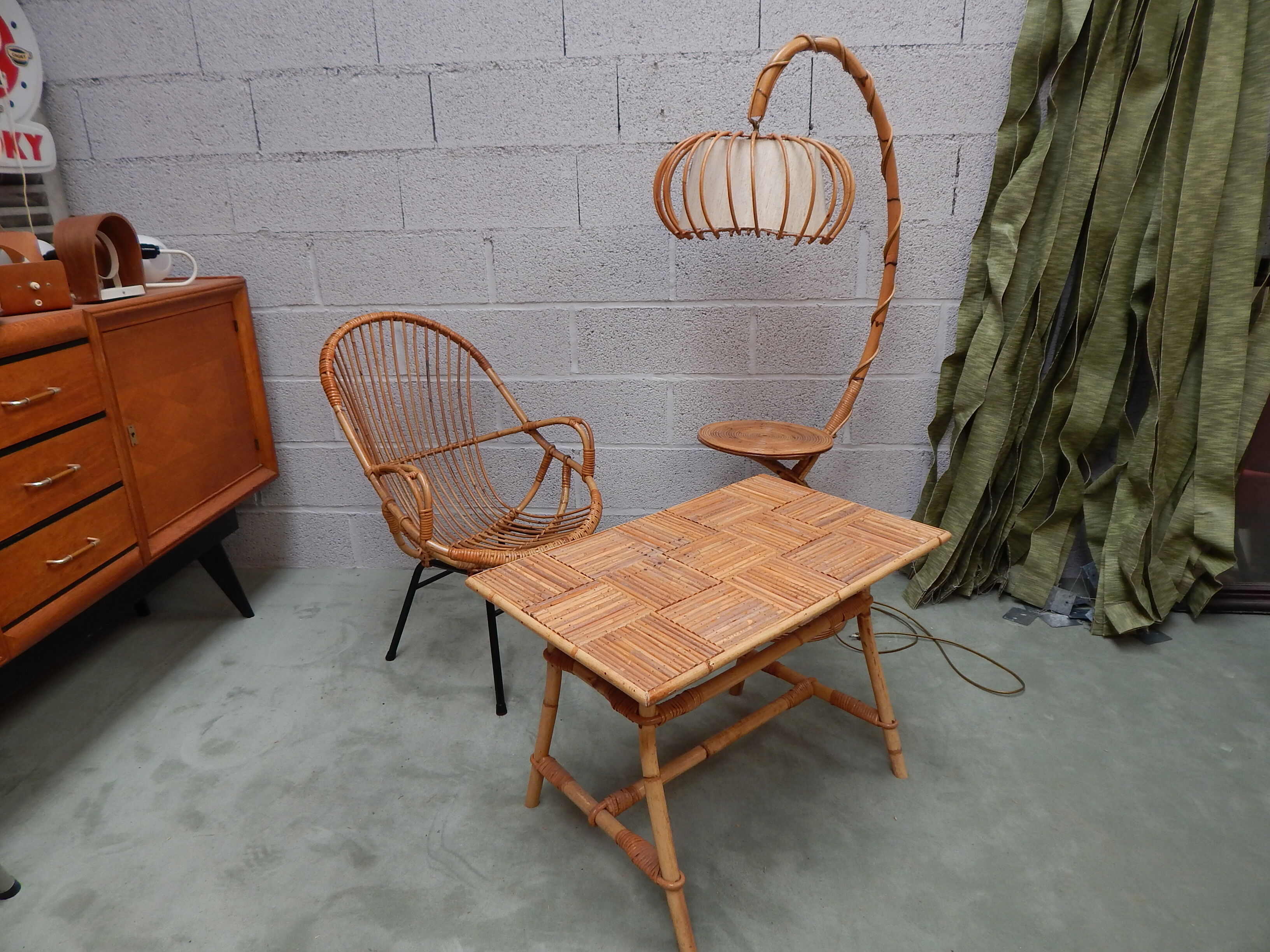 Rattan armchair with foot metal of the 60s