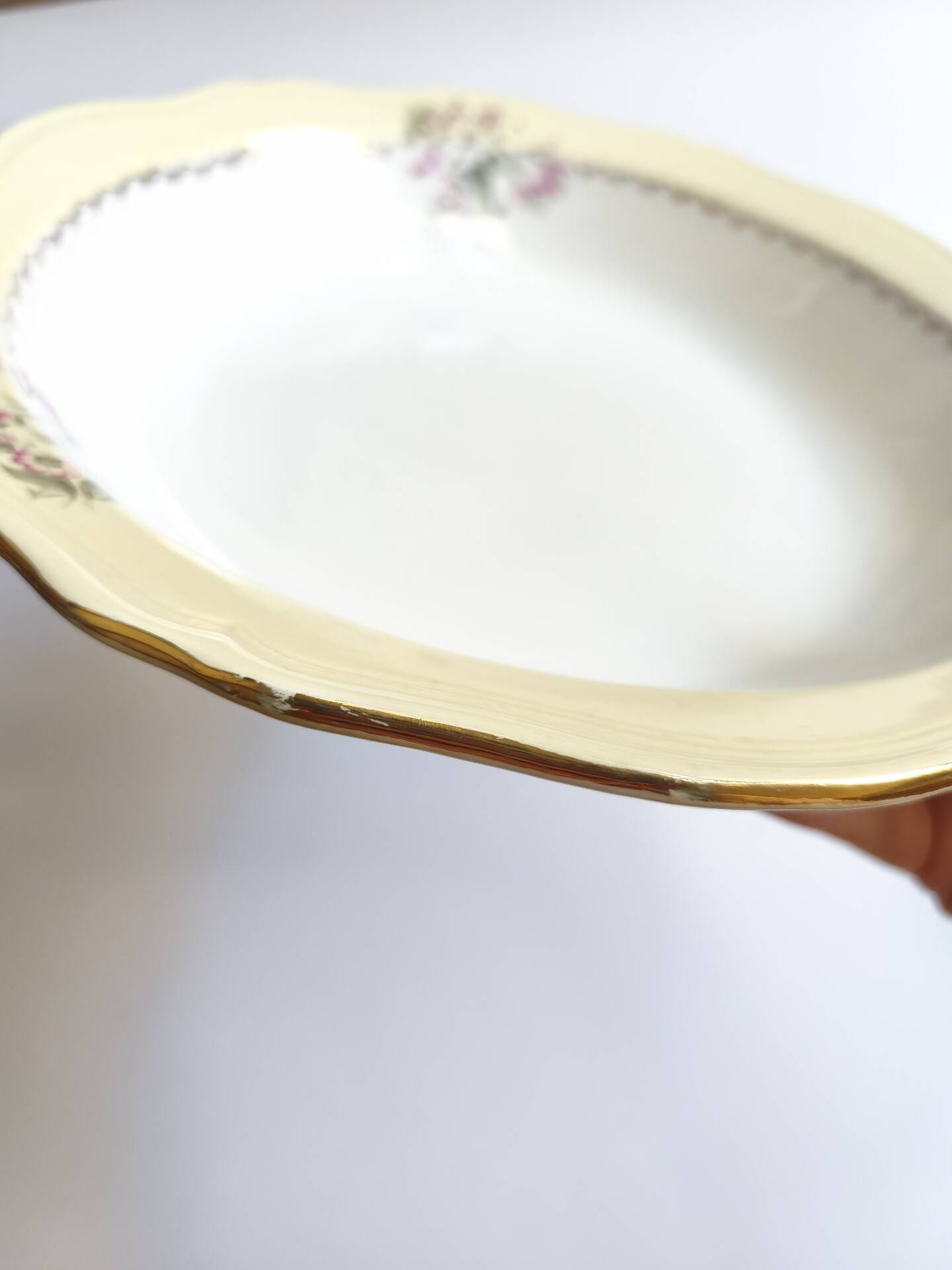 Vintage shallow dish L'Amandinoise model Paola white cream flowers