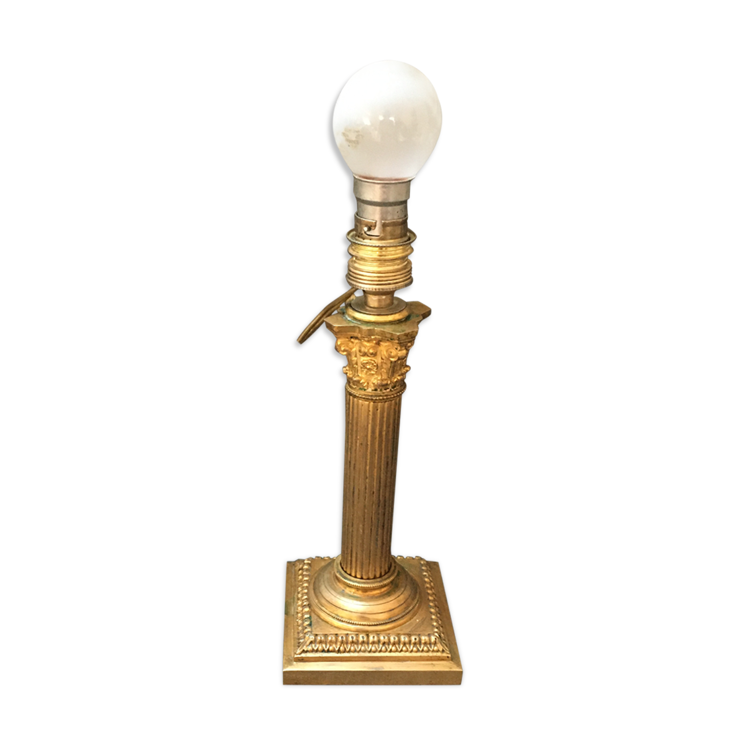 Golden bronze Corinthian column lamp
