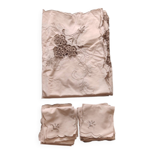 nappe brodée et ses
