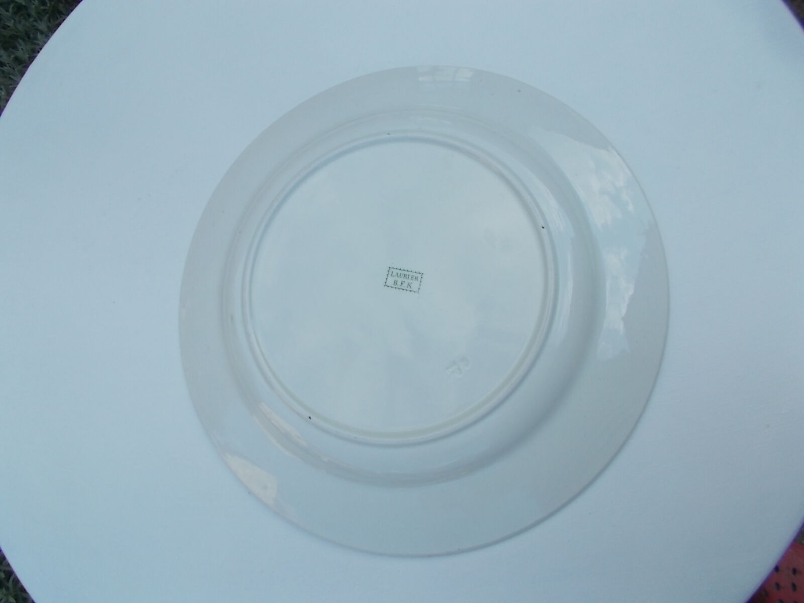 Plate diameter 30 cm faience b.f.k model laurier