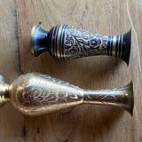 2 vases en laiton gravé