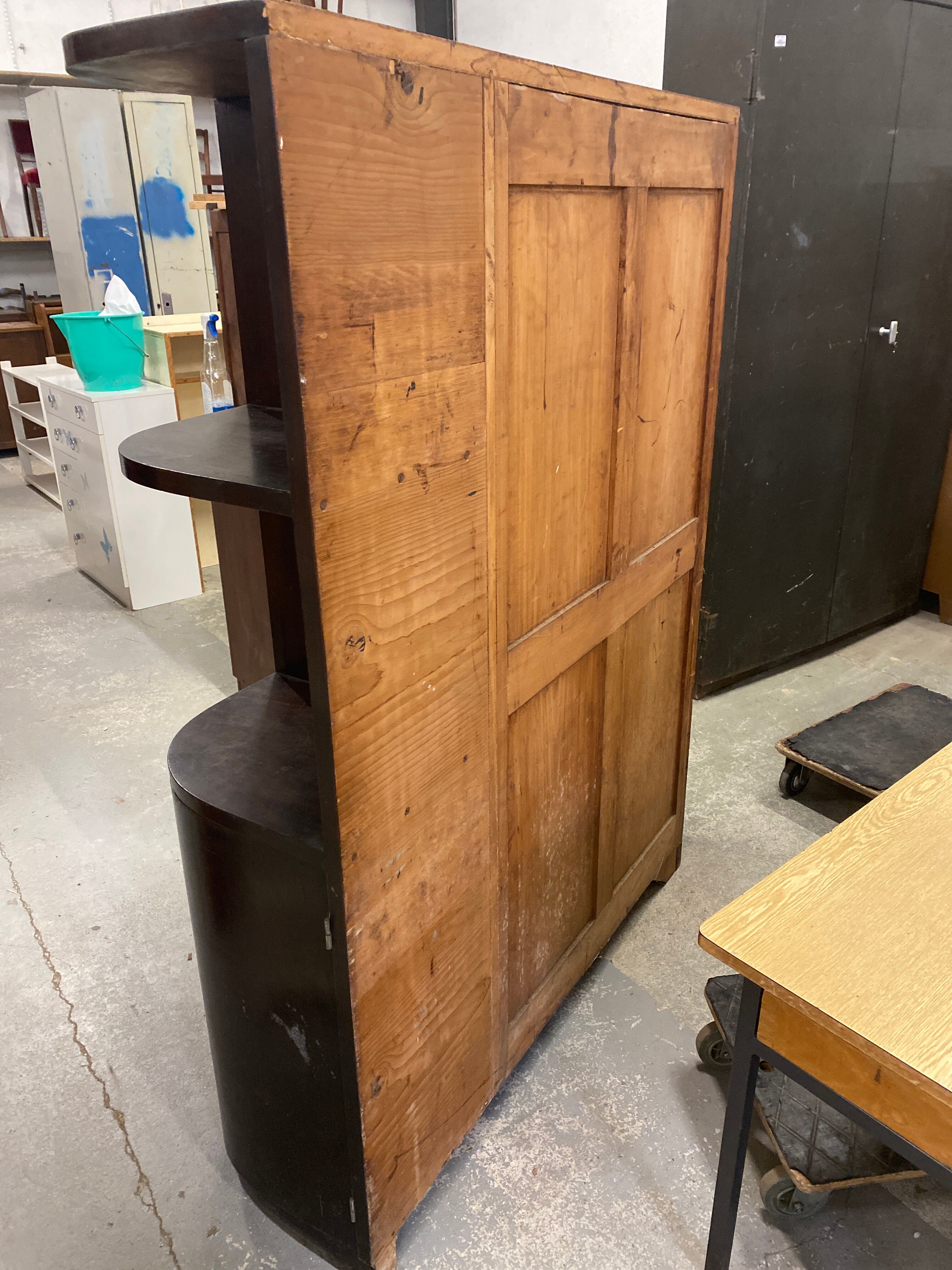 Quarter round showcase