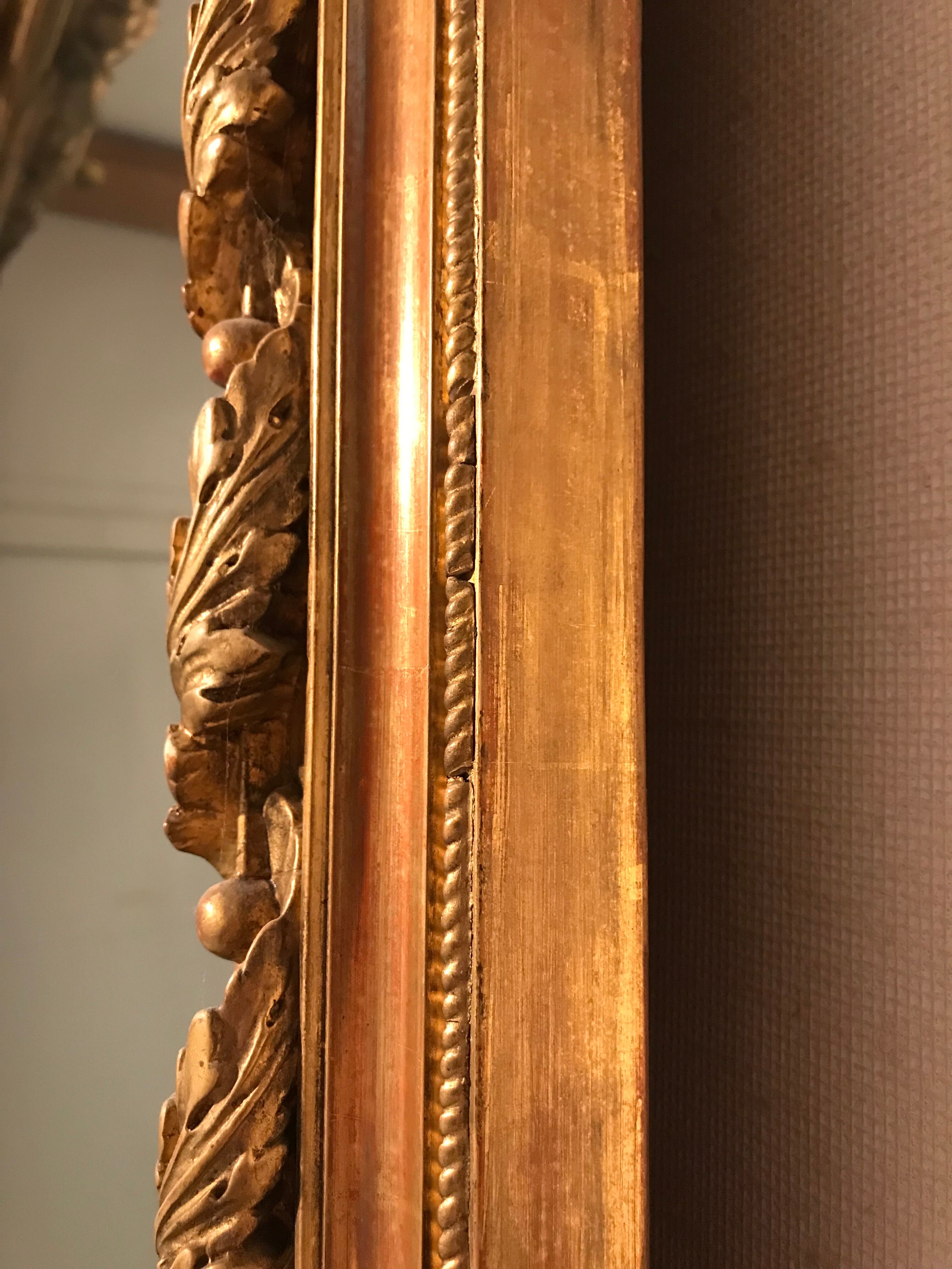 Large antique mirror with flagship shell in wood and gilded stucco