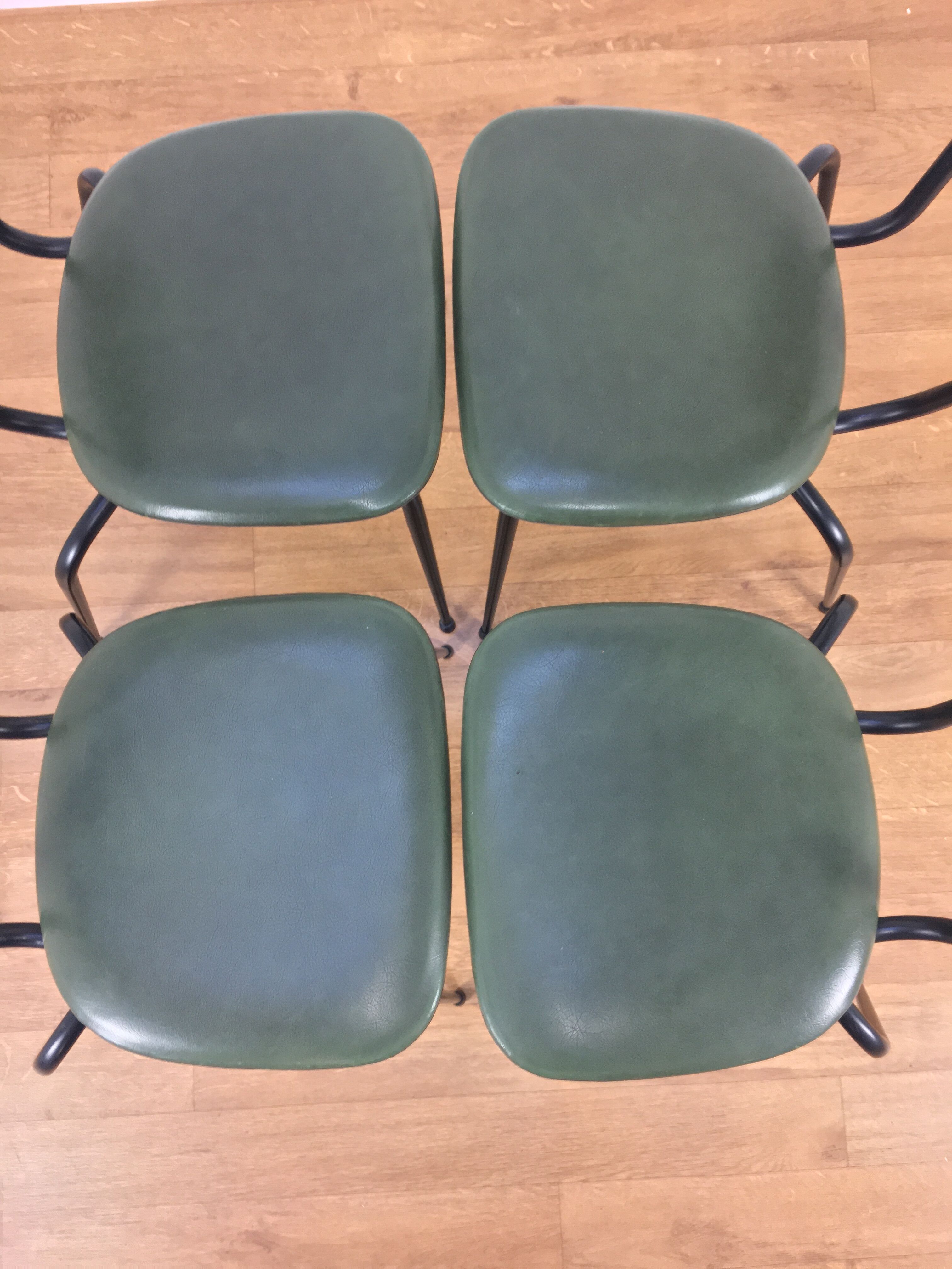 Set de 4 chaises années 50, métal et skaï vert