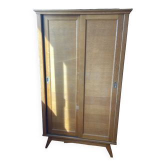 Armoire parisienne