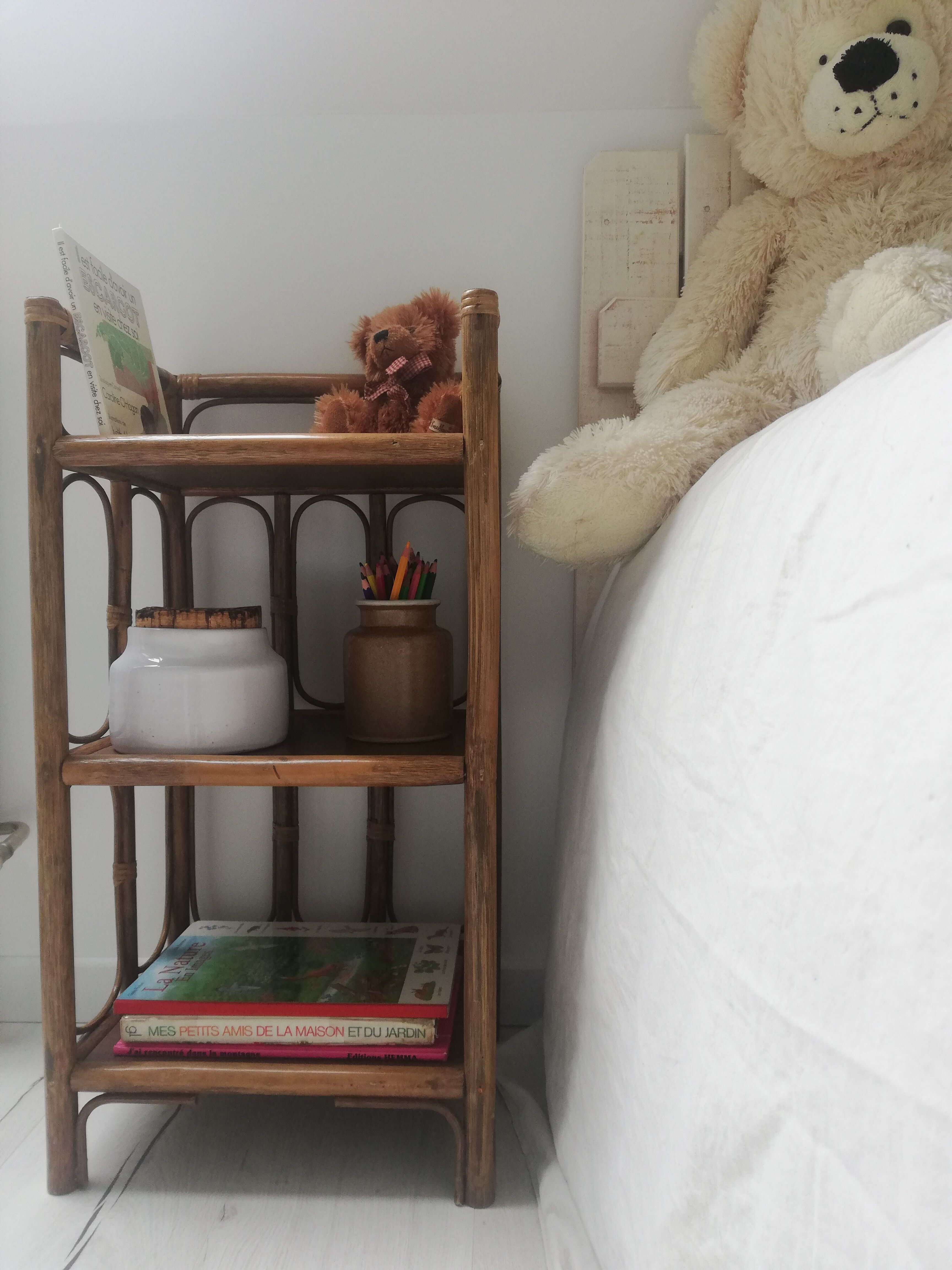 Etagère en rotin vintage