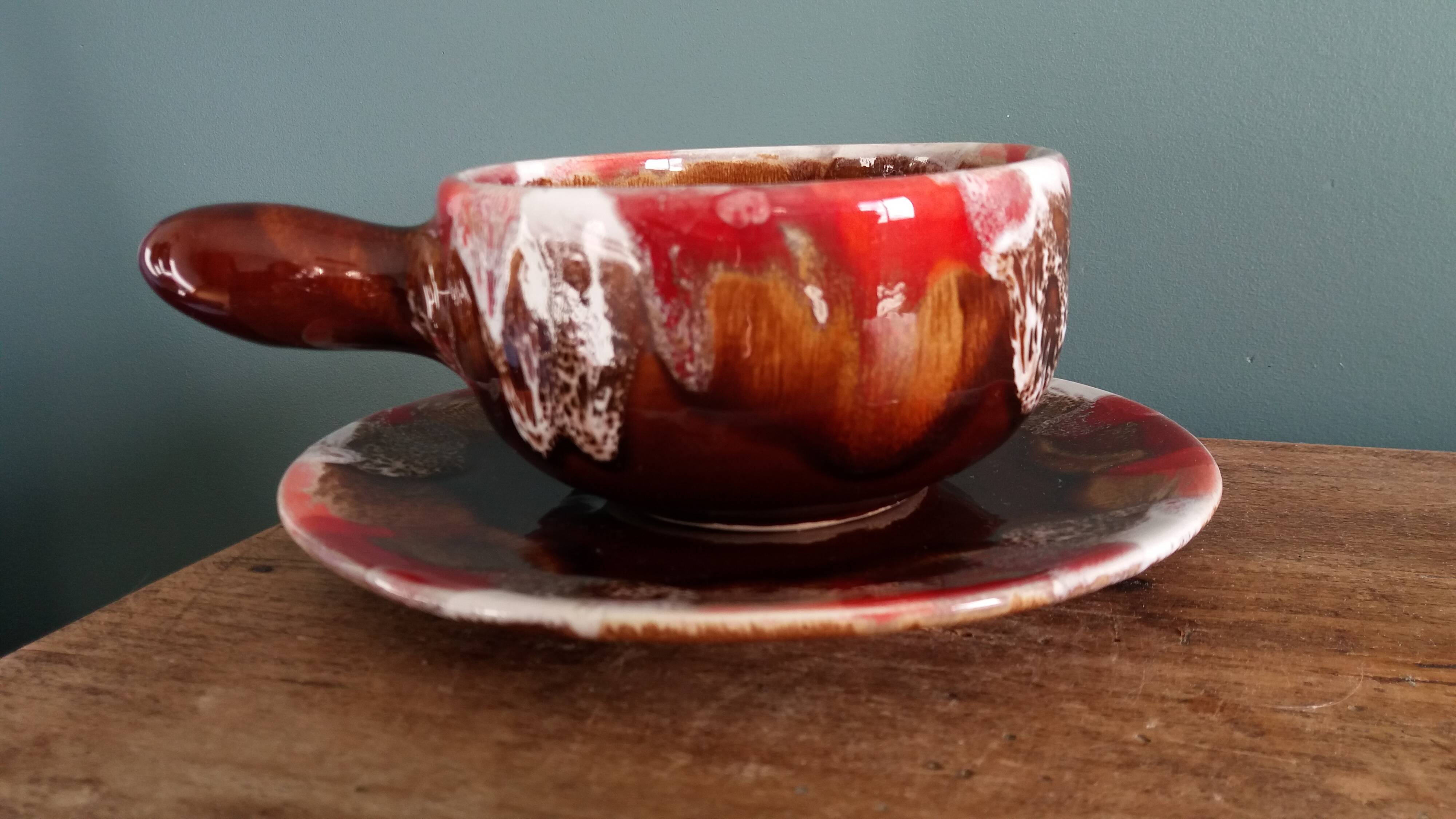 Cup, saucer, breakfast, Vallauris in flame-patterned ceramic.